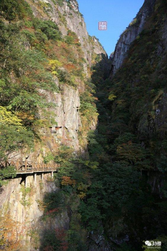 探索神秘小屋
