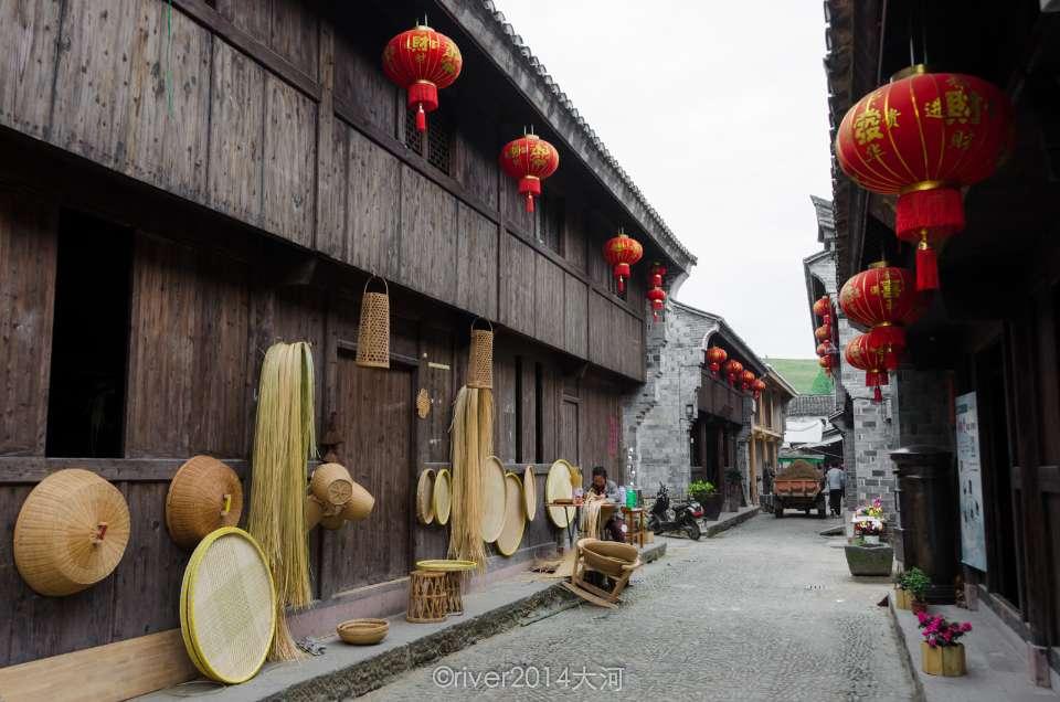 央视生活剧:秦峰情妇的性暗示,被沈严处理过,但看懂了后背发凉